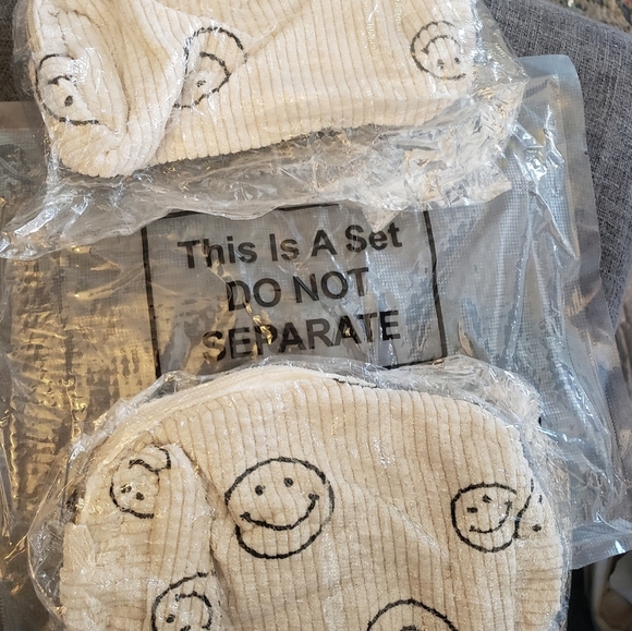 Lyanyan 2 Piece Makeup Bag Set in Beige Corduroy with a Black Smiley Face Print - Picture 7 of 7